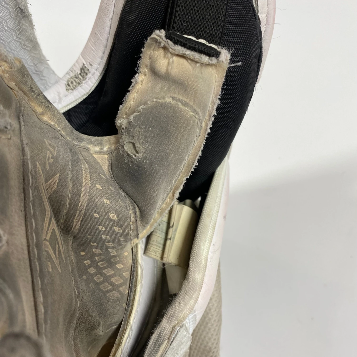 Bauer Vapor 2X Pro - Used Pro Stock Goalie Blocker (White) 5 Bauer Vapor 2X Pro - Used Pro Stock Goalie Blocker (White) - Image 5