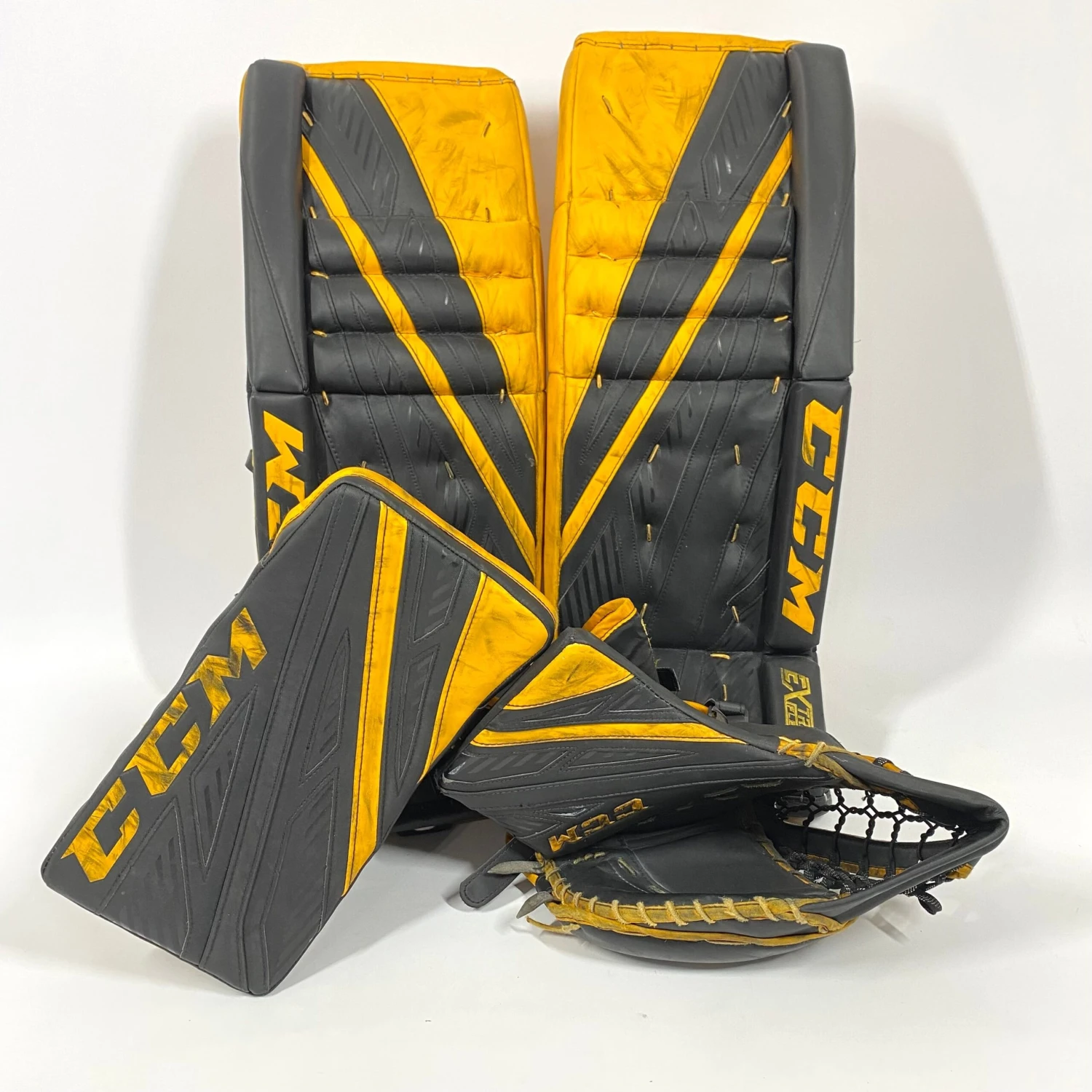 CCM Extreme Flex IV - Used Pro Stock Goalie Full Set (Black/Yellow) 1 CCM Extreme Flex IV - Used Pro Stock Goalie Full Set (Black/Yellow)