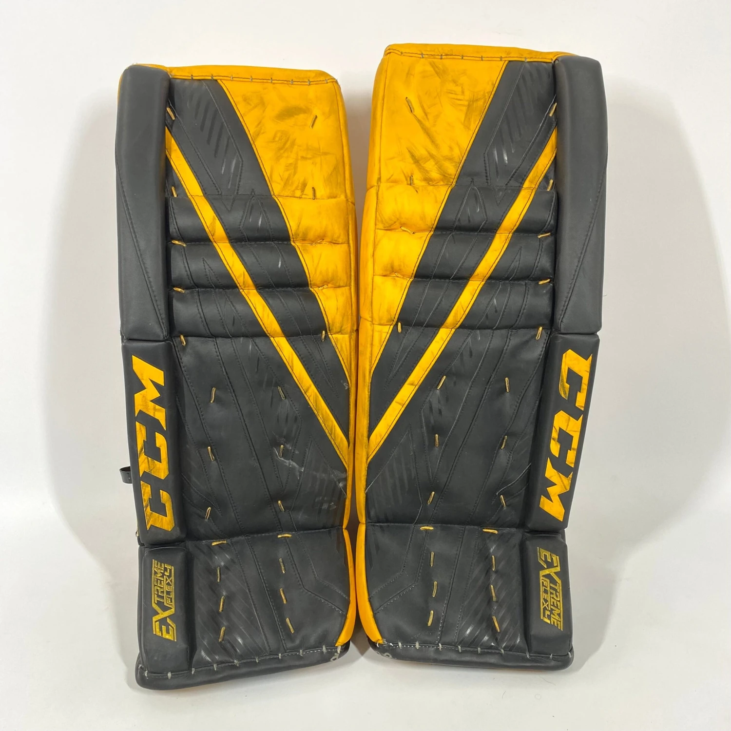 CCM Extreme Flex IV - Used Pro Stock Goalie Full Set (Black/Yellow) 2 CCM Extreme Flex IV - Used Pro Stock Goalie Full Set (Black/Yellow) - Image 2