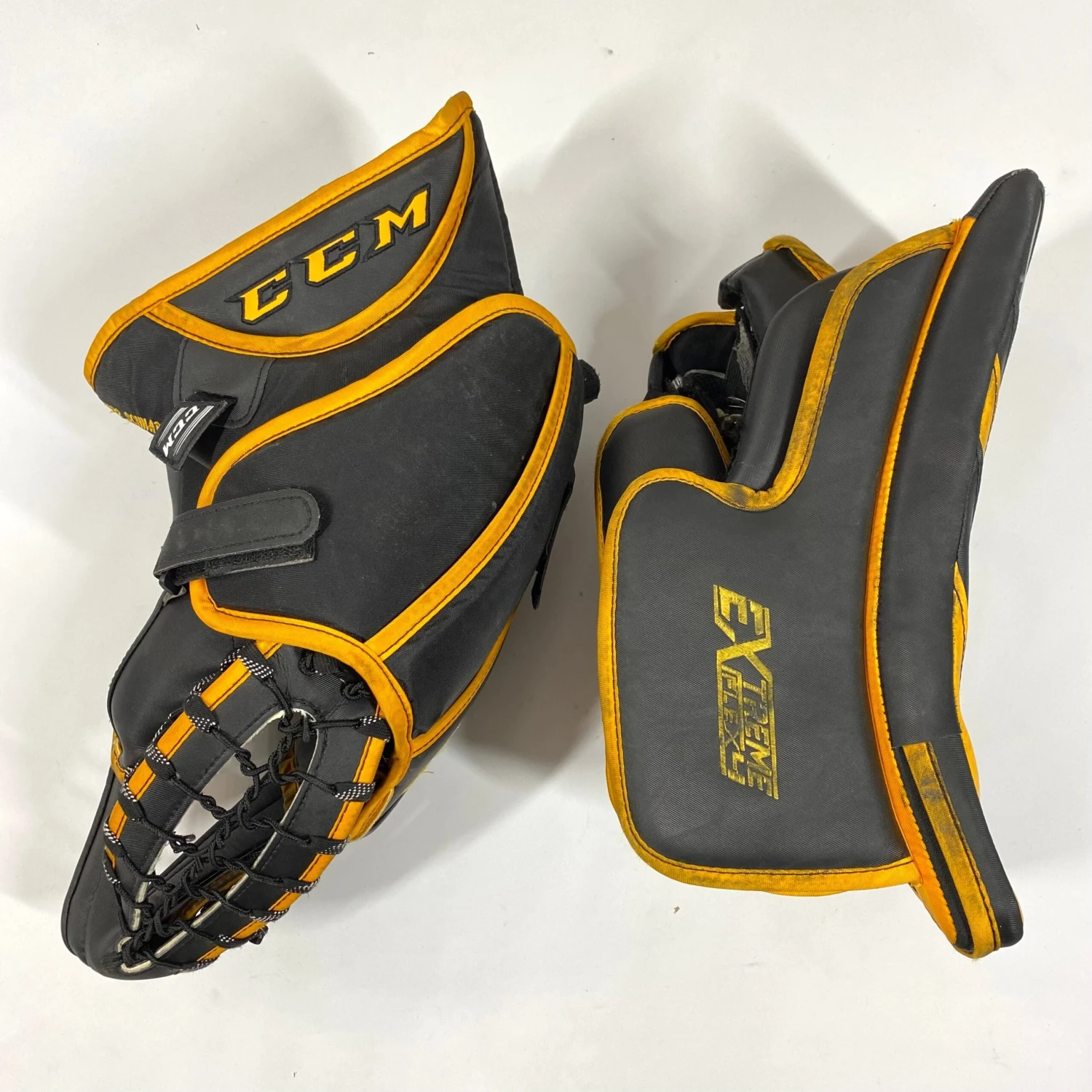 CCM Extreme Flex IV - Used Pro Stock Goalie Full Set (Black/Yellow) 7 CCM Extreme Flex IV - Used Pro Stock Goalie Full Set (Black/Yellow) - Image 7