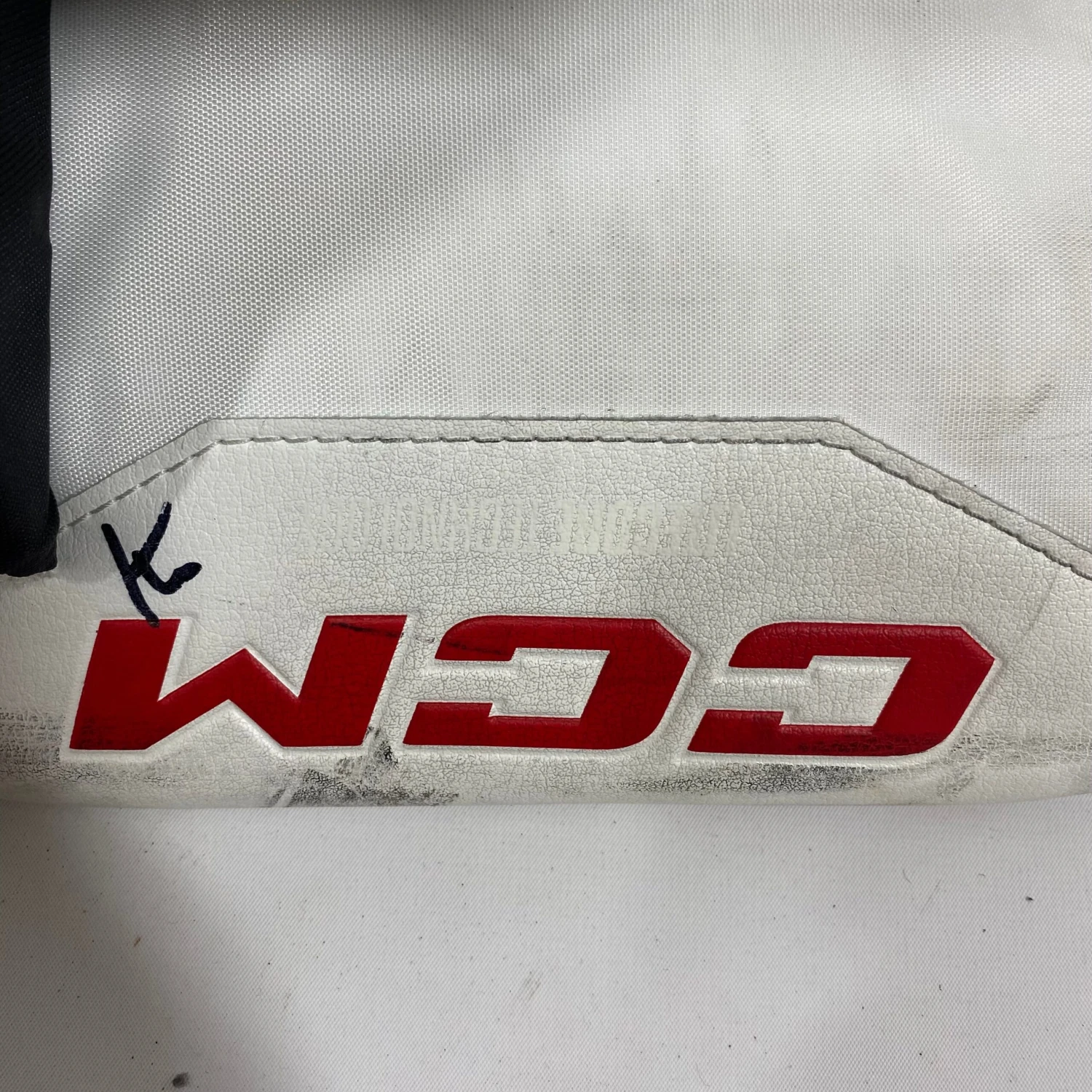 CCM Extreme Flex 6 - Used Goalie Blocker (Red/White/Blue) 4 CCM Extreme Flex 6 - Used Goalie Blocker (Red/White/Blue) - Image 4