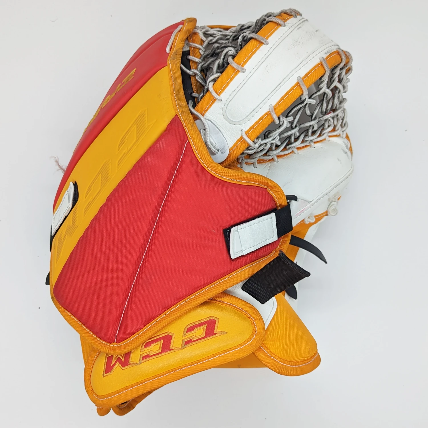 CCM Extreme Flex 5 - Used Pro Stock Regular Goalie Glove (White/Red/Yellow) 2 CCM Extreme Flex 5 - Used Pro Stock Regular Goalie Glove (White/Red/Yellow) - Image 2